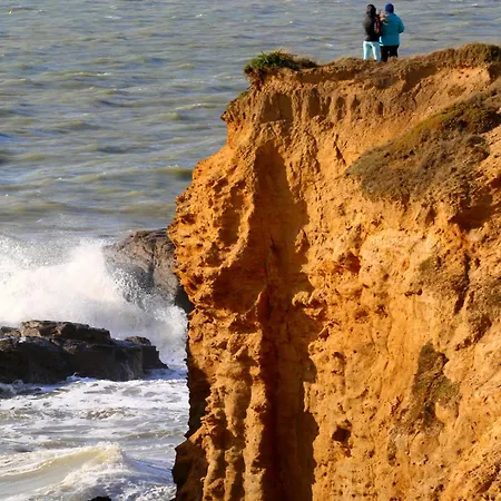 Les Iles بيت للعطل